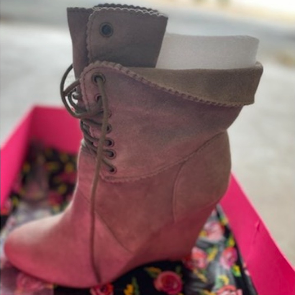 Betsey Johnson suede grey booties